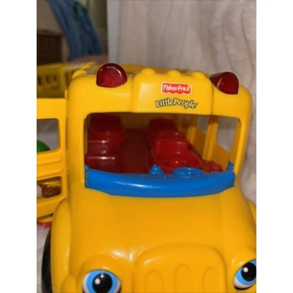 Fisher-Price Little People Yellow School Bus Set with Maggie and Town Worker